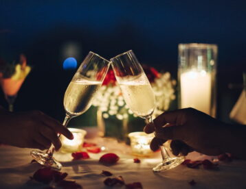 couple-having-valentines-day-dinner@2x